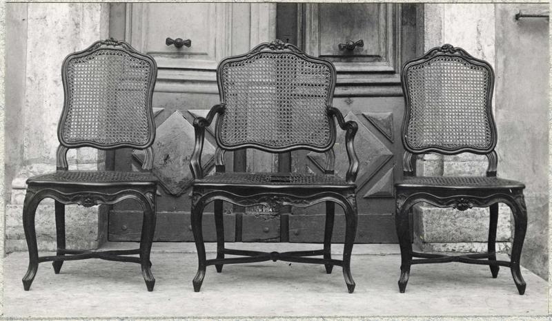 fauteuil, chaises, vue générale - © Ministère de la Culture (France), Médiathèque du patrimoine et de la photographie (objets mobiliers), tous droits réservés