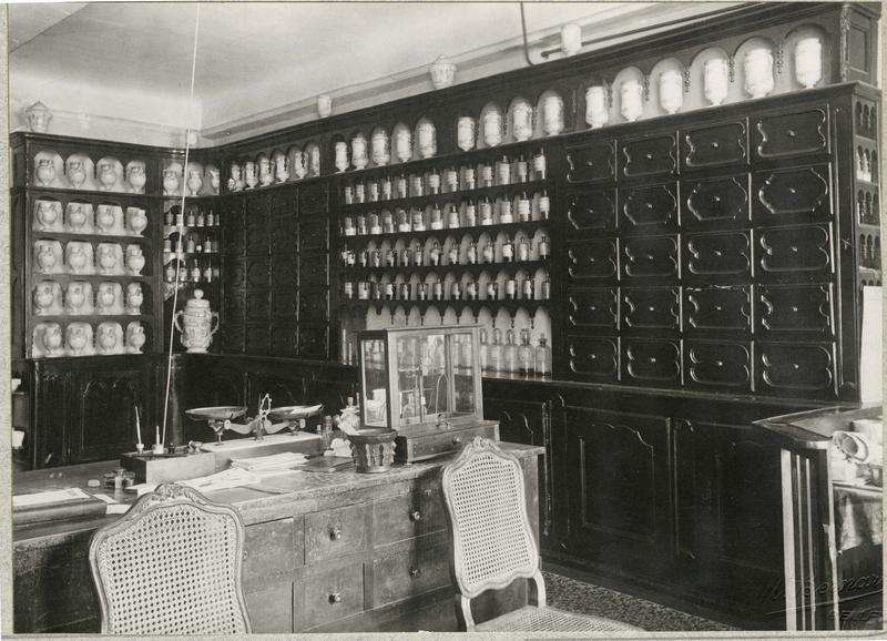 pots à pharmacie, vue générale - © Ministère de la Culture (France), Médiathèque du patrimoine et de la photographie (objets mobiliers), tous droits réservés