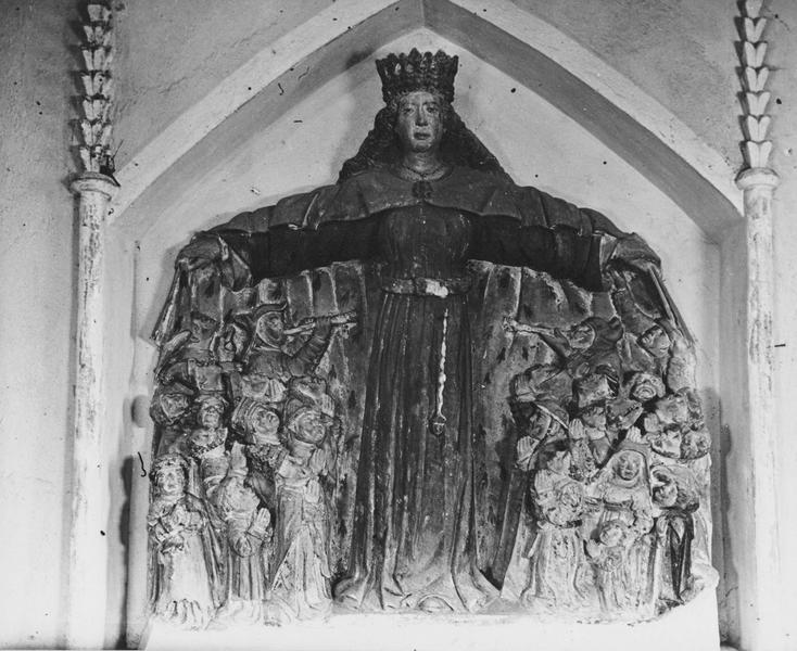 Bas-relief : Vierge auxiliatrice, vue générale