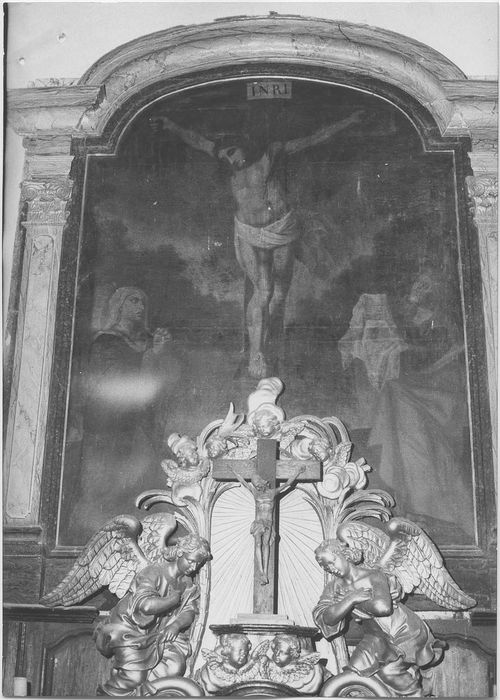 Retable et autel : la Crucifixion
