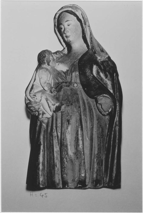 statue : Vierge allaitante