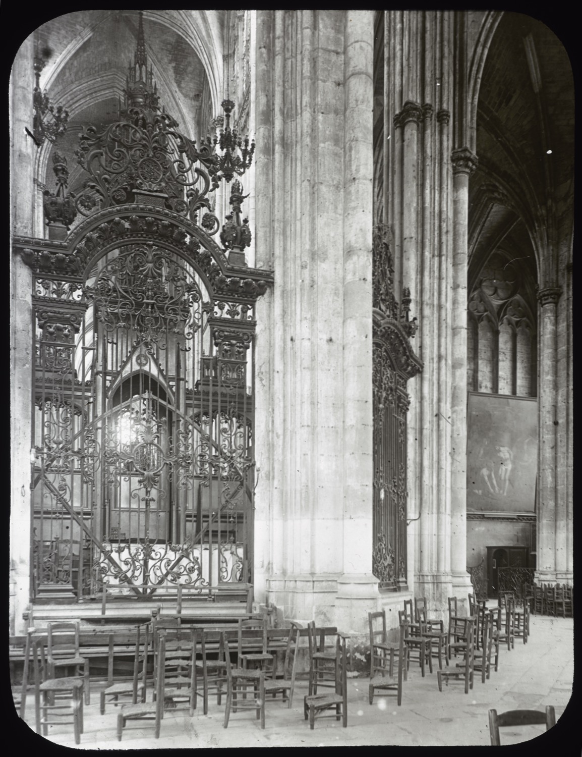 Eglise abbatiale : grille du choeur