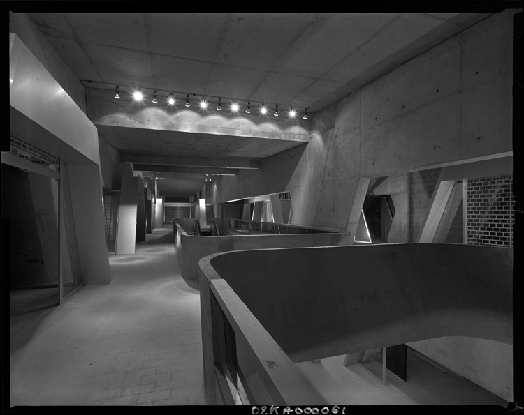 Galerie commerciale au second niveau