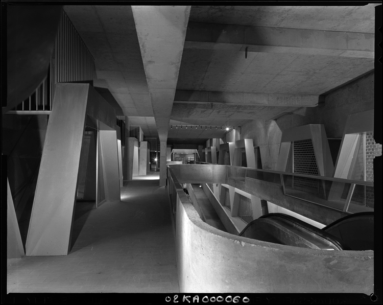 Galerie commerciale au second niveau