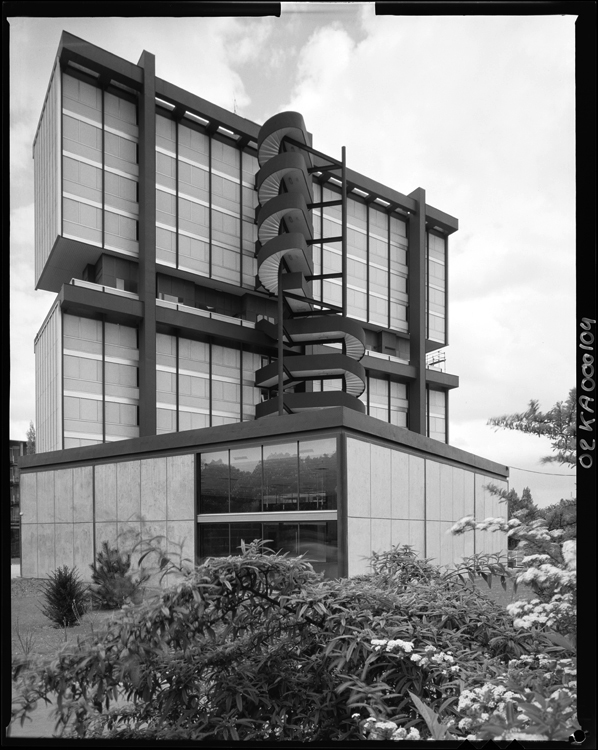 Maison de l’Iran : escalier sur la façade