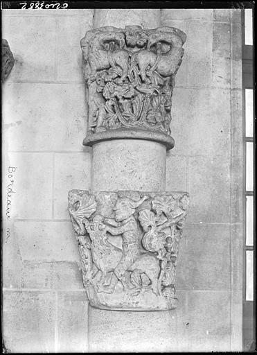 Dépôt lapidaire : chapiteaux, animaux et personnages