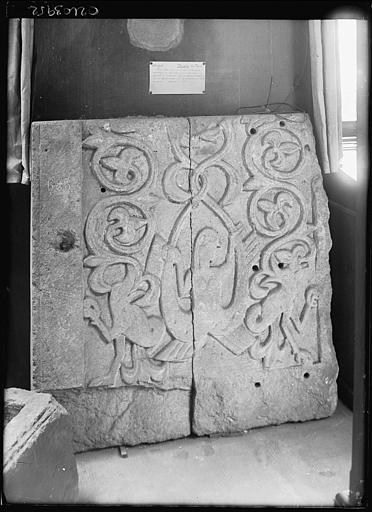 Dépôt lapidaire : bas-relief provenant de l'église de Moulins-les-Metz