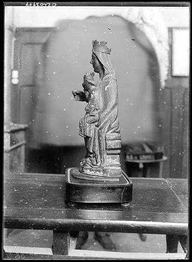 Statue : Vierge à l'Enfant, vue de profil