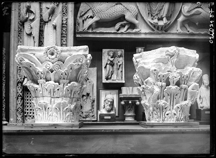 Chapiteaux, feuillages