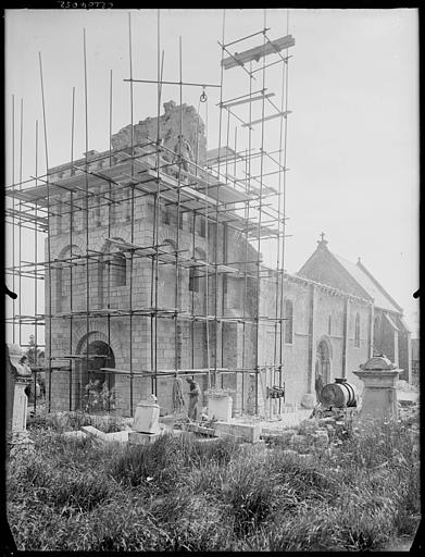 Ensemble en cours de restauration : échafaudages