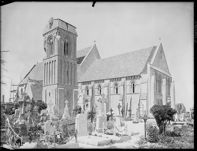 Ensemble sud, clocher et cimetière