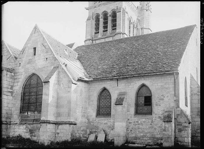 Façade latérale, base du clocher