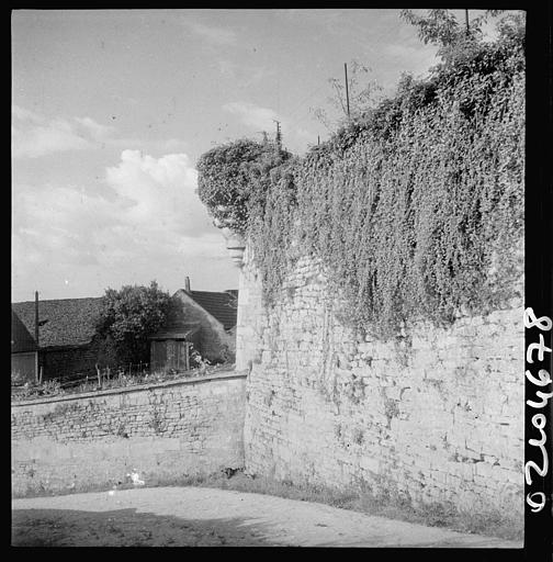 Mur d'enceinte, maisons