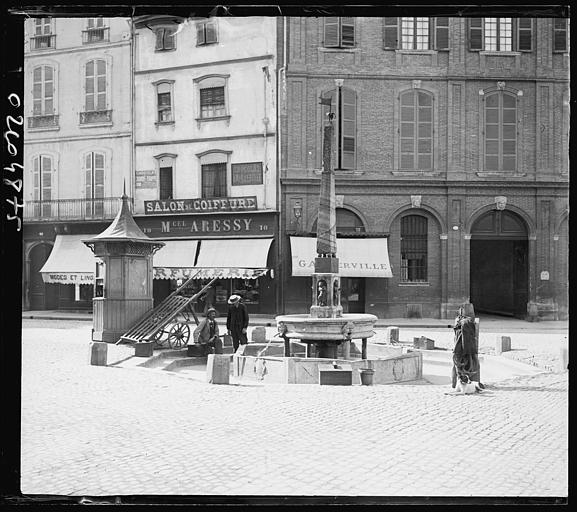 Vue d'ensemble sur la place