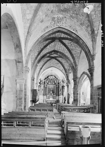 Intérieur : la nef vers le choeur