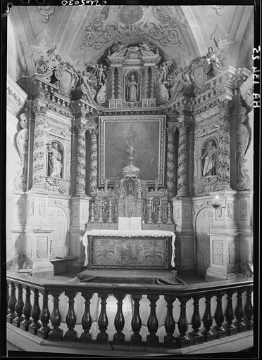 Intérieur : retable et autel du choeur