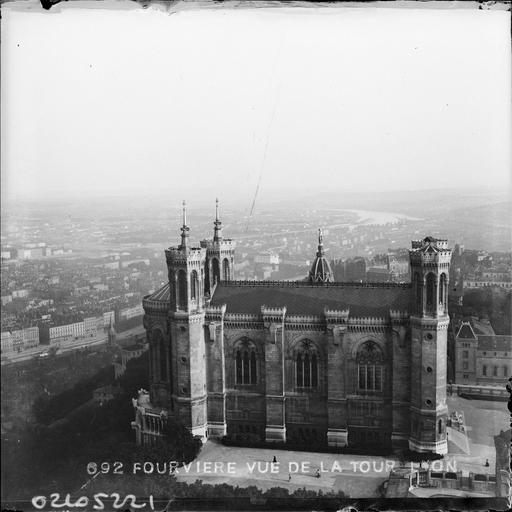 Ensemble vu de la tour métallique