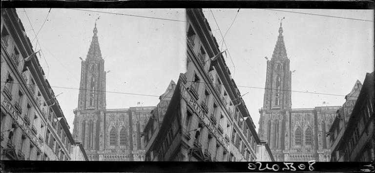 Clocher, partie supérieure ouest, vu de la rue Mercière