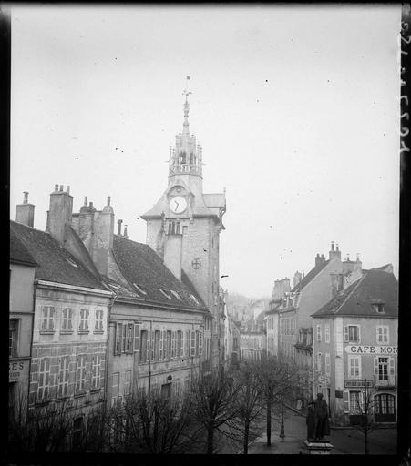 Le Beffroi et la place Monge