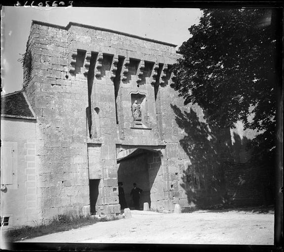 Porte de Bourg, vue extra-muros