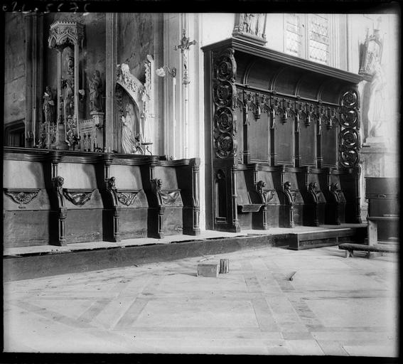 Intérieur : stalles du choeur