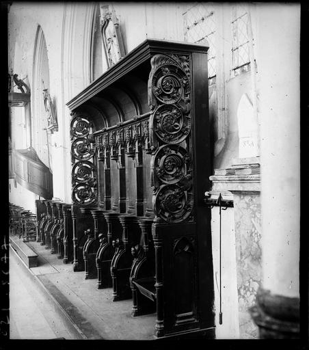 Intérieur : stalles du choeur