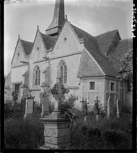 Ensemble sud et croix de cimetière