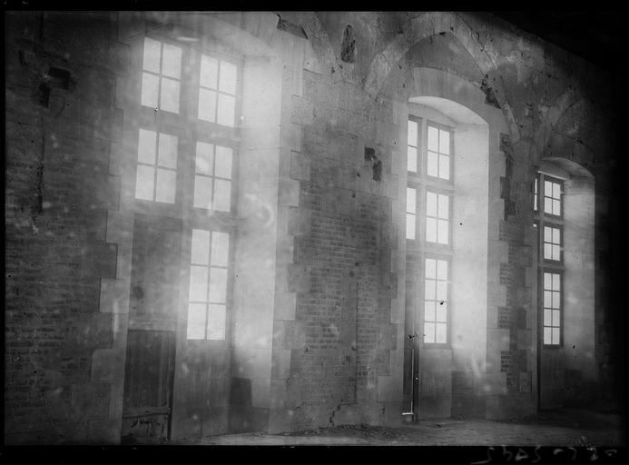 Salle des Etats en cours de restauration, portes