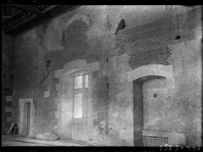 Salle des Etats en cours de restauration, fenêtres