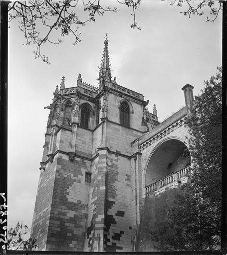 Chapelle Saint-Hubert, vue en contre-plongée