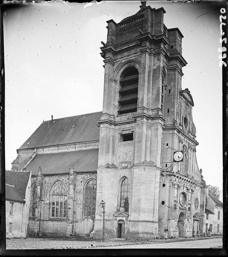 Ensemble nord-ouest sur rue