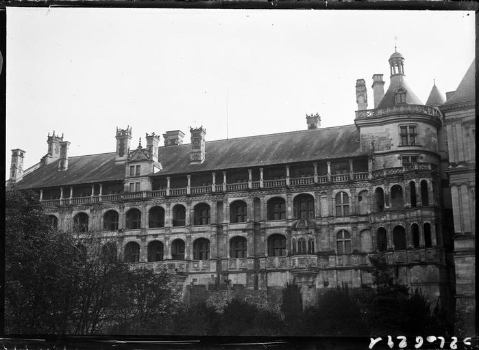 Aile François 1er, côté extérieur