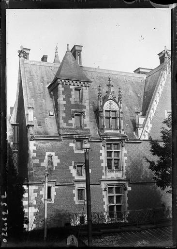 Aile Louis XII, façade près de la chapelle