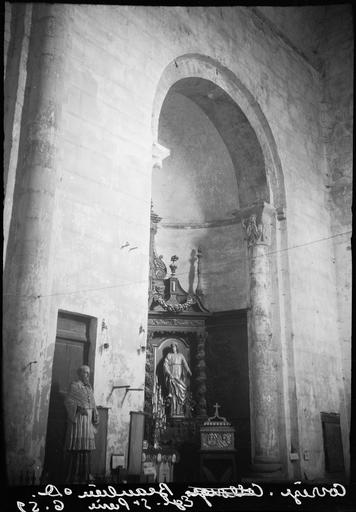 Intérieur : chapelle et statues