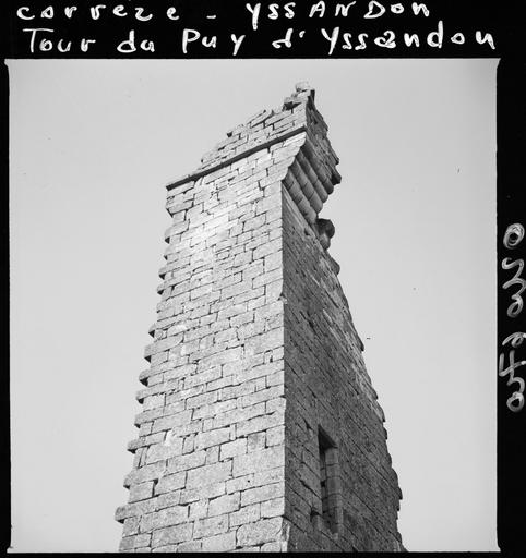 Tour en ruines : partie supérieure