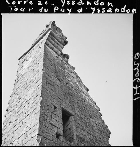 Tour en ruines : partie supérieure