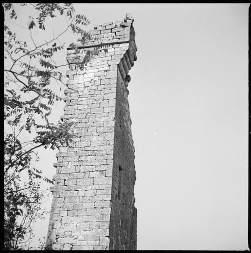 Tour en ruines : partie supérieure