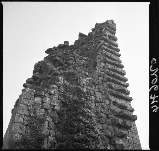 Tour en ruines : partie supérieure