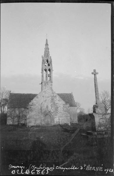 Façade ouest et clocher, calvaire