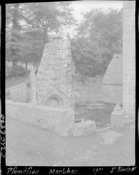 Fontaine de dévotion à trois piscines