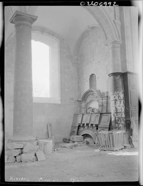 Intérieur : chapelle en cours de restauration