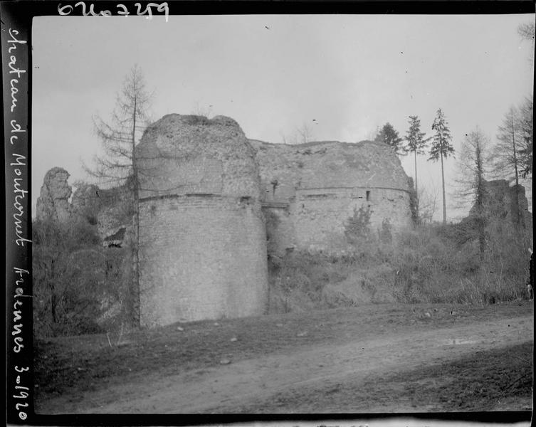 Mur d'enceinte en ruines