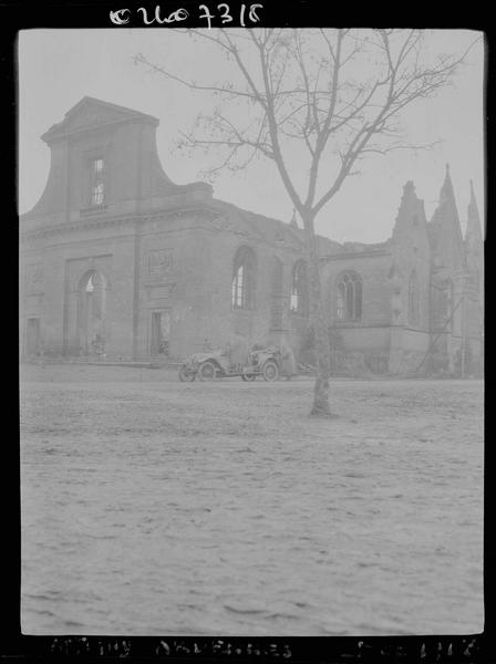 Eglise en ruines, dommages de guerre