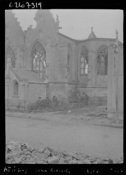 Eglise en ruines, dommages de guerre