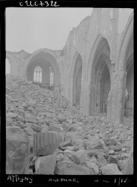 Eglise en ruines, dommages de guerre