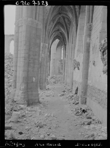 Eglise en ruines, dommages de guerre