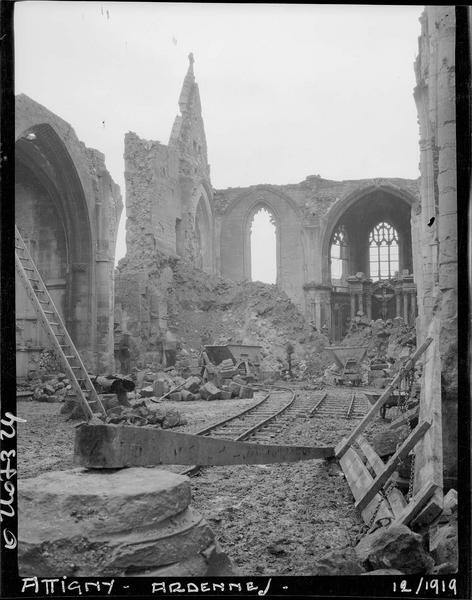 Eglise en ruines, dommages de guerre