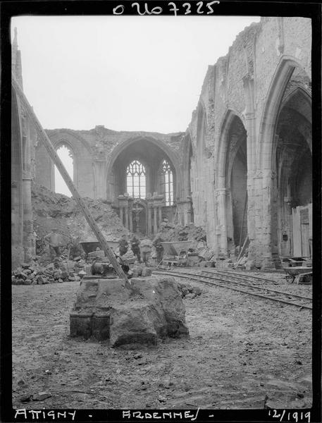 Eglise en ruines, dommages de guerre