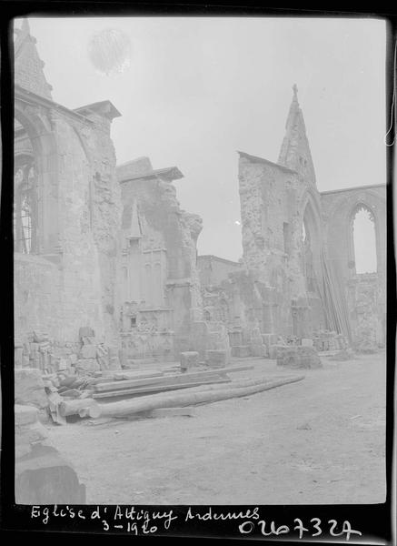 Eglise en ruines, dommages de guerre