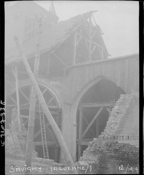 Eglise en ruines, dommages de guerre